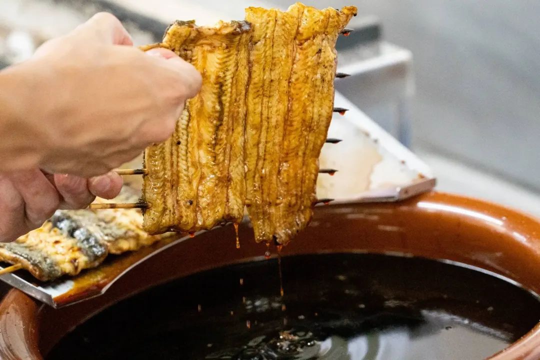 位在柴又帝释天参道，吸引人目光的老字号鳗鱼料亭