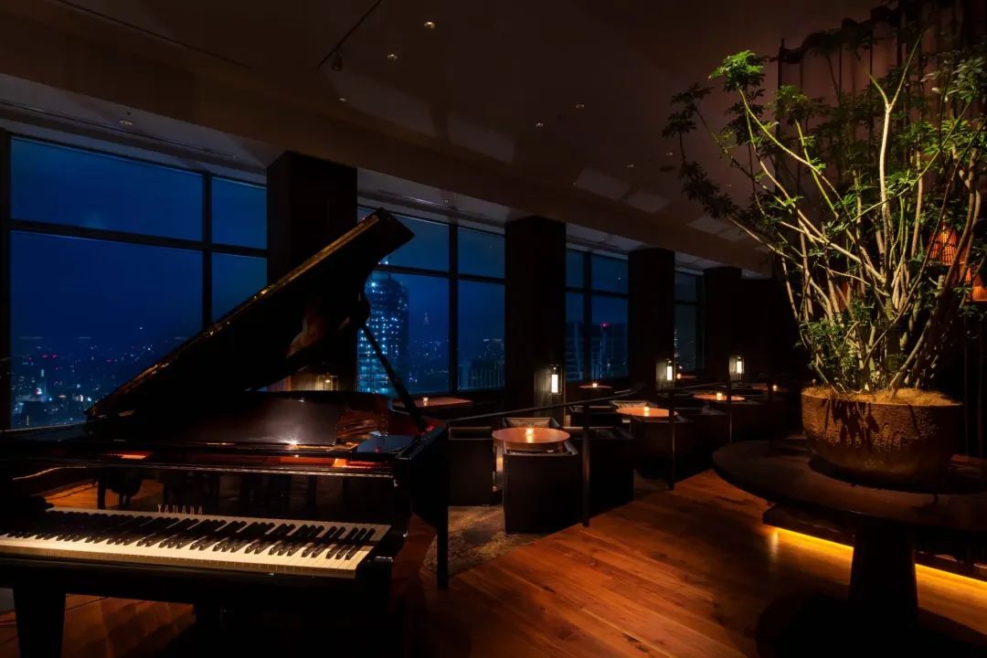 可从150公尺高处眺望涩谷夜景的特别酒吧，提供方便配合各种场合的座位