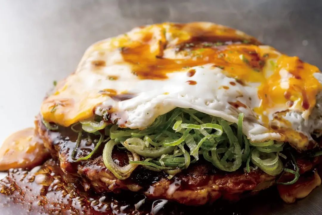 能够品尝到各种鸡肉料理与铁板烧的店家