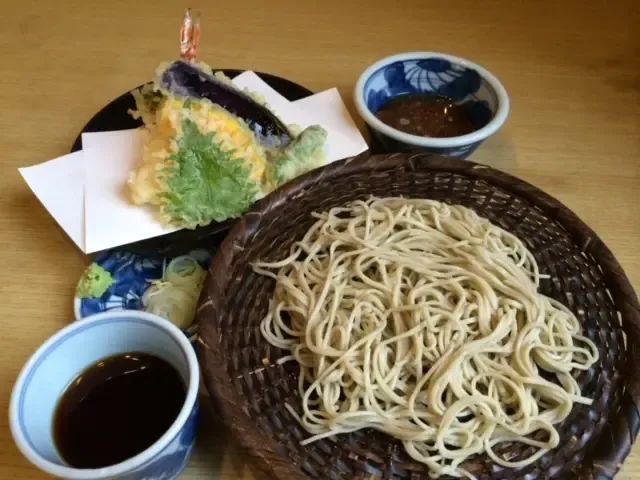 深大寺荞麦面人气排队店