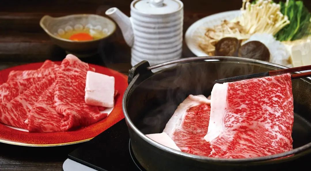 老铺精肉店直营的名店。能吃到道地寿喜烧、涮涮锅，还有各种日式套餐