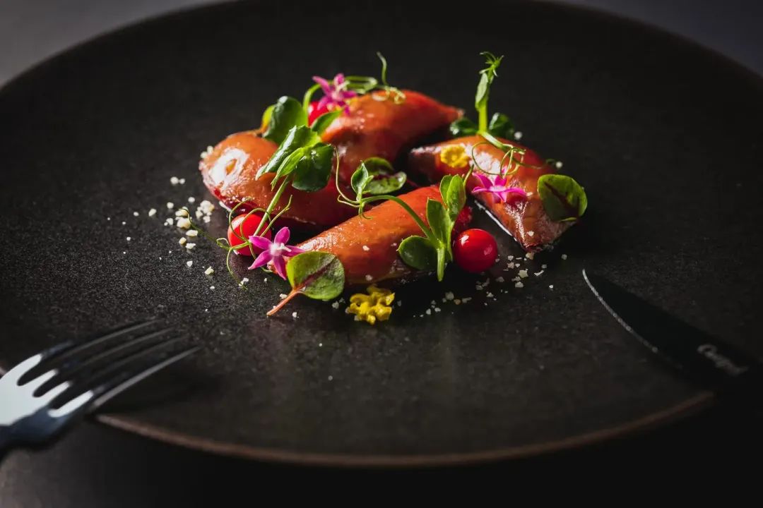 在充满隐世氛围的空间，享用时尚与传统交织而成的义大利精致料理