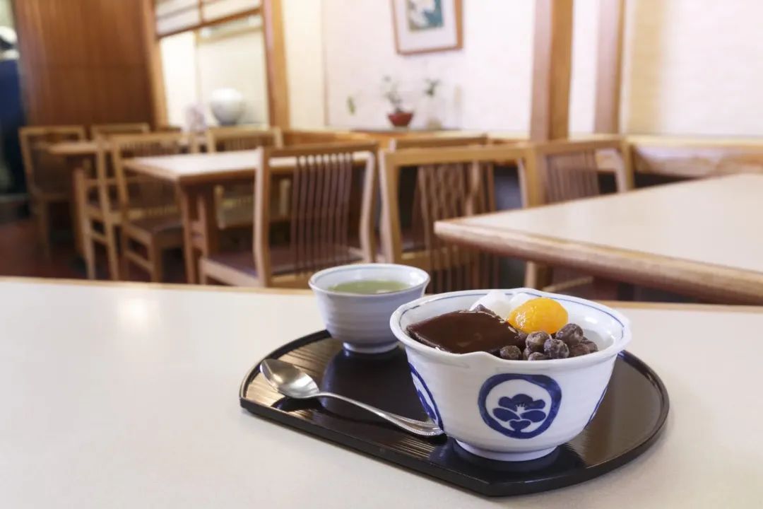 齐备种类丰富的传统日式甜点，相当雅致的甜品店